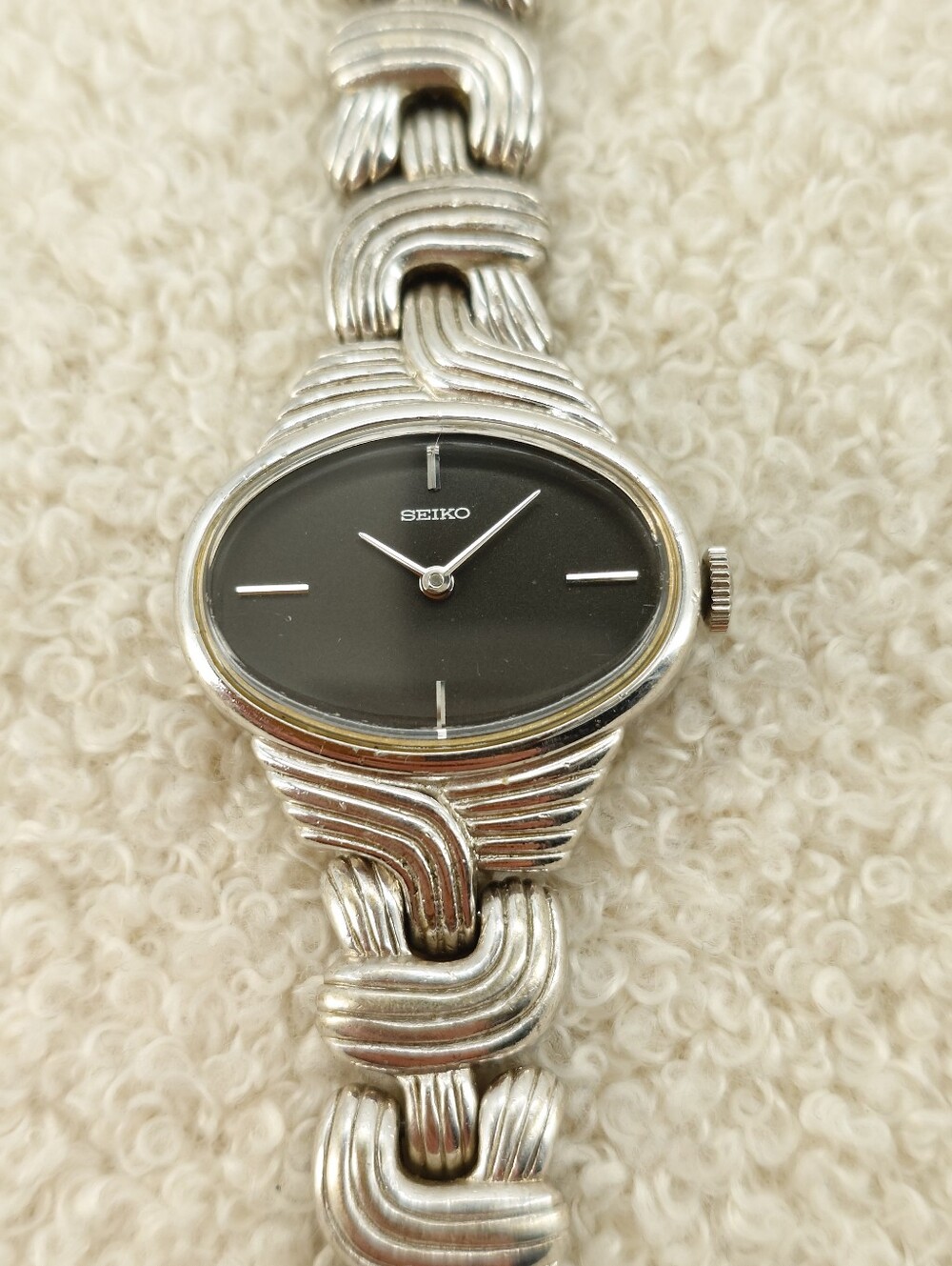 Seiko Women’s Watch 11-8250 Vintage Mechanical Hand Wind Sculptural 27mm Working - Picture 2 of 9